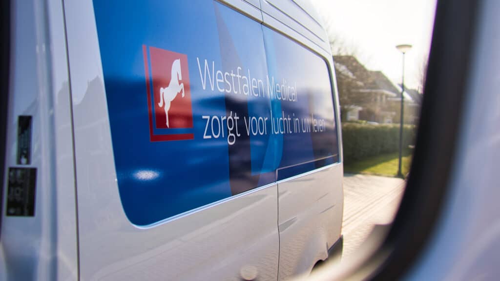 Bus met slogan Westfalen Medical zorgt voor lucht in uw leven