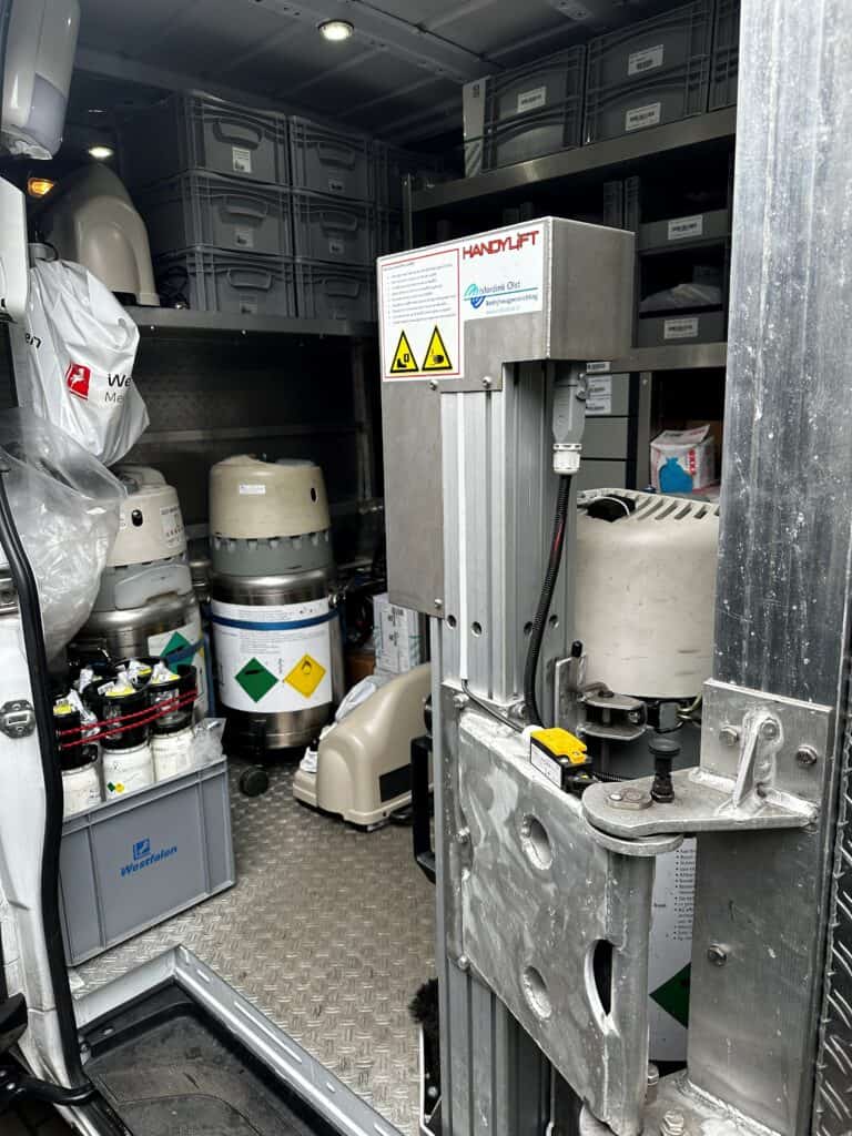 Foto Van Busje Binnen